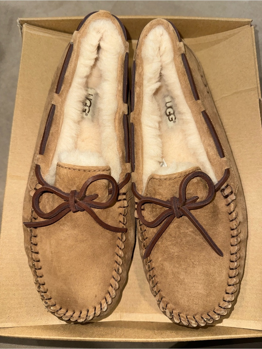 Ugg Dakota Moccasins Women’s Size 9